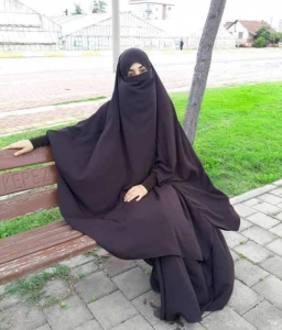 হিজাব পড়া ও বোরকা পড়া