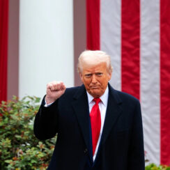 Fiscales dicen que un adolescente mató a sus padres como parte de un plan para asesinar a Trump Fiscales dicen que un adolescente mató a sus padres como parte de un plan para asesinar a Trump