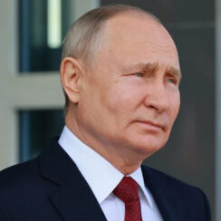 Limosina de lujo de equipo de Putin explota en calles de Moscú Limosina de lujo de equipo de Putin explota en calles de Moscú