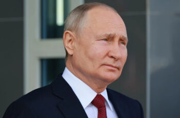 Limosina de lujo de equipo de Putin explota en calles de Moscú